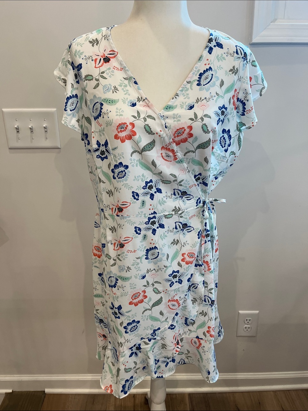 New LOFT Floral Wrap Dress in White with Blue & Coral Blooms Size 14P